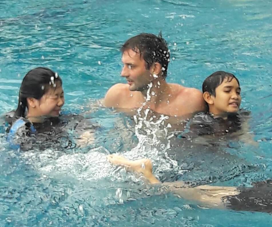 Teacher Jay teaching swimming